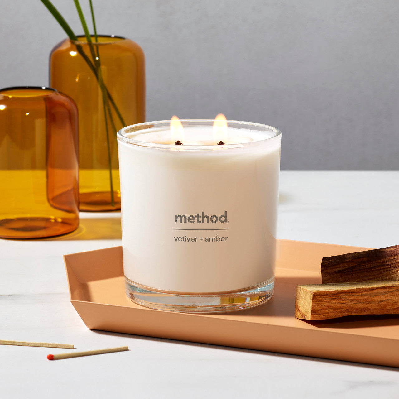 premium soy candle - vetiver + amber. 14 oz